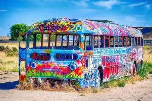 palouse, wa, 2021 - ônibus escolar pnw pintado foto