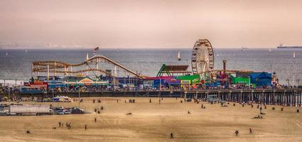 santa monica, ca, eua - cais ao pôr do sol foto