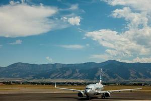 condado de Gallatin, montana, 2021 - aeroporto de montana e montanhas rochosas foto