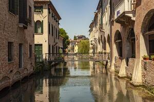 buranelli canal Visão dentro Treviso dentro Itália 2 foto