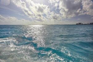 mar azul claro foto