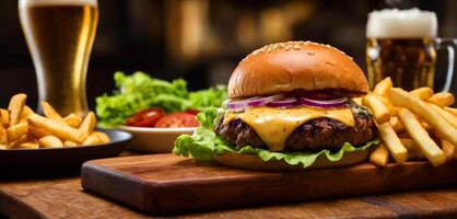 delicioso carne hamburguer com queijo, cebola, alface, frio Cerveja irritável hamburguer foto