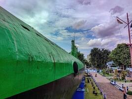 Pasopati submarino monumento que é usava Como uma museu dentro Surabaia, Indonésia, 17 abril 2024. foto