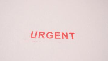 14 foto do vermelho urgente carimbo inscrição em em branco papel