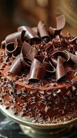 fechar acima do uma chocolate bolo em uma prato foto