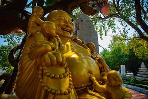 uma guardião estátua às suoi tien parque dentro ho chi minh Vietnã foto