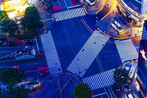 uma noite Shibuya cruzando dentro Tóquio grandes tiro Alto ângulo foto