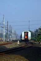 viajante linha ou elétrico trem dentro Jacarta, Indonésia. foto