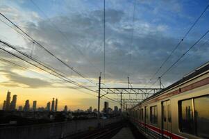 viajante linha ou elétrico trem dentro Jacarta, Indonésia. foto