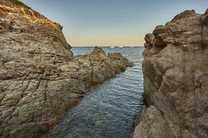 a costa rochosa do sul da Sardenha foto