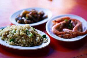 ásia sabores, camarão, selvagem javali, frito arroz, saboroso chinês culinária dentro Taiwan foto