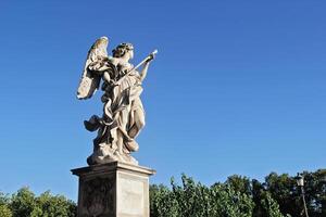 Roma, Itália - setembro 13 2022 anjo estatuto em santo Ângelo ponte dentro Roma, Itália foto