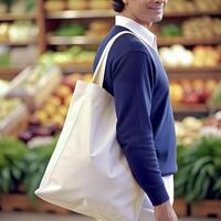 homem segurando reutilizável branco em branco carregar saco compras dentro mercado ou mercearias loja foto