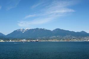 vários reconhecível lugares e atrações do Vancouver dentro Canadá cidade Centro Boa clima limpar \ limpo centro da cidade azul céu enorme edifícios arranha-céus muitos videos e fotos do isto tema britânico Colômbia