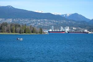 vários reconhecível lugares e atrações do Vancouver dentro Canadá cidade Centro Boa clima limpar \ limpo centro da cidade azul céu enorme edifícios arranha-céus muitos videos e fotos do isto tema britânico Colômbia