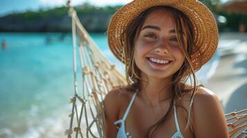 mulher relaxante dentro maca em de praia foto