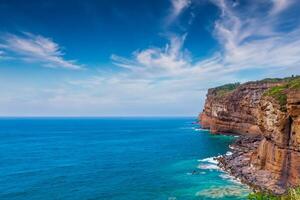 majestoso marinhas capturando a grandeza do lindo penhascos, da natureza obra-prima do costeiro majestade e sereno beleza desdobramento dentro tirar o fôlego Visualizações foto