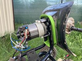 reparação a motor do uma jardim agrícola cultivador foto