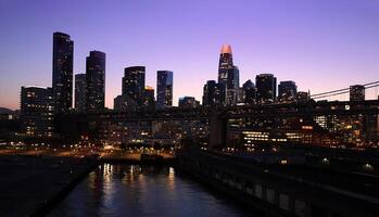 san francisco o negócio Centro panorâmico cidade Horizonte Visão perto Oakland baía ponte às pôr do sol foto