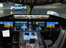 voar ao controle painel e voar gestão sistema dentro Civil avião cockpit foto