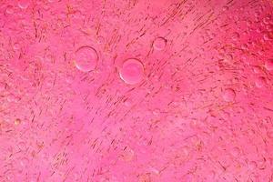 foto de óleo em uma superfície de água com bolhas. fundo colorido abstrato. macro close-up