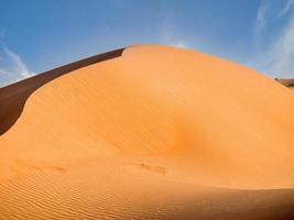 maravilhosa duna do deserto em areias wahiba, omã foto