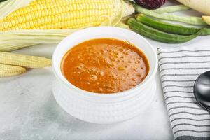 vegano cozinha - quente tomate sopa foto