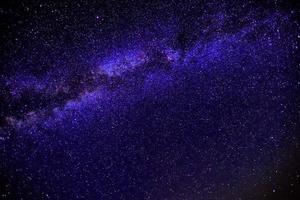 azul claro dramático panorama noturno da galáxia do espaço do universo lunar no céu noturno foto