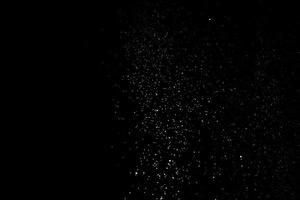 as partículas brancas sobre fundo preto que representam uma queda de neve. imagens de sobreposição de neve para dar um efeito de congelamento ou inverno à apresentação do vídeo. foto