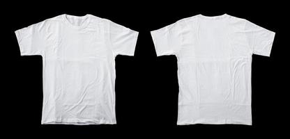 camisetas brancas de manga curta para maquetes. t-shirt lisa com fundo preto para visualização do projeto.