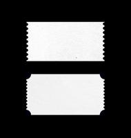 bilhete em branco branco com textura de papel padrão para design de maquete. formulário de bilhete isolado em fundo preto. foto