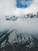 montanha dentro Nepal, Annapurna base acampamento nuvens, área foto