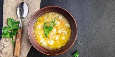 sopa de arroz com legumes foto