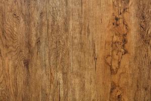 bela textura de madeira escura natural com rachaduras, manchas e um padrão vertical de fibras.
