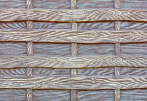 a textura da parede de concreto sob a estilização de uma cerca de madeira com ripas horizontais. foto