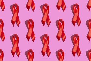 dia mundial da aids. padrão sem emenda em um fundo rosa. ajuda o conceito de conscientização. foto