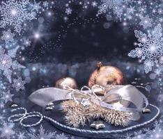 decorações de natal douradas e prateadas