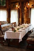 salão de banquetes para casamentos com elementos decorativos foto