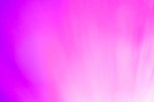 luz de néon roxa luz neon abstrato brilhante reflexo de lente colorida em fundo preto. Fundo futurista abstrato escuro e néon foto