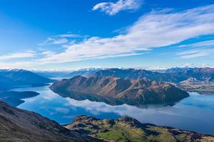 paisagem de montanha do lago wanaka, ilha do sul da nova zelândia foto