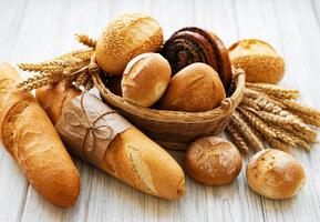 variedade de pão assado foto