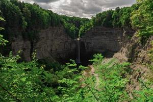 trilha do desfiladeiro de taughannock Falls foto