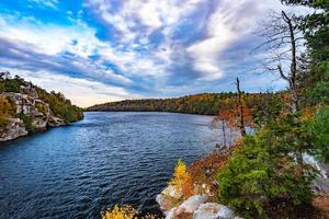 outono no lago Minnewaska foto