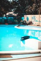 a bela piscina do hotel foto