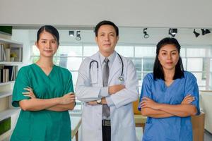 trabalho em equipe médico em hospital profissional para cuidados de saúde, equipe cirurgião cuidar foto