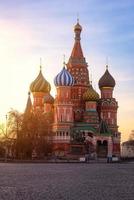 Catedral de São Basílio na Praça Vermelha de Moscou, Rússia foto