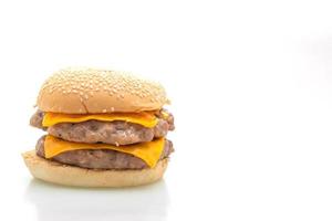 hambúrguer de porco ou hambúrguer de porco com queijo no fundo branco foto