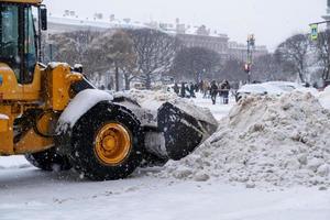 equipamentos para remoção de neve em grande escala participando da remoção de neve foto