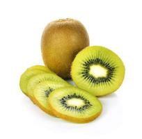 kiwis isolado no fundo branco foto