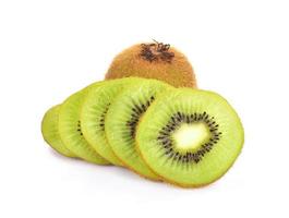 kiwis no fundo branco foto